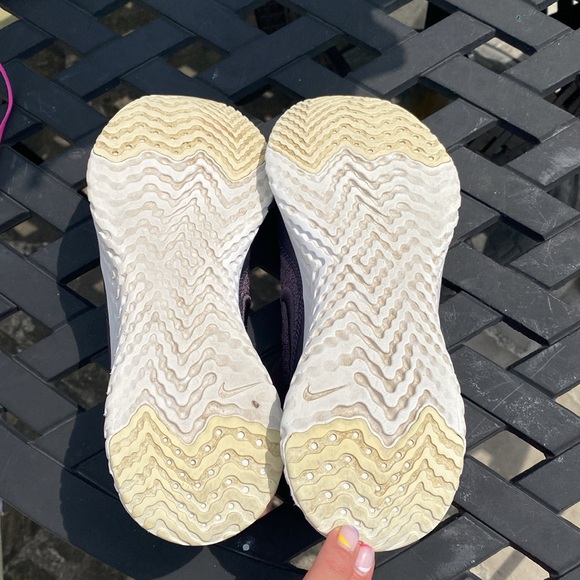 Nike running shoes - Picture 3 of 5